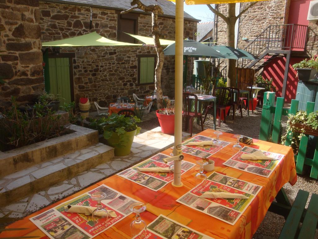 Auberge Du Chateau Châteauneuf-dʼIlle-et-Vilaine Exterior foto