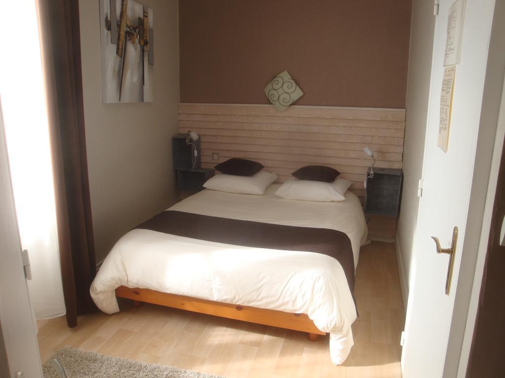 Auberge Du Chateau Châteauneuf-dʼIlle-et-Vilaine Habitación foto