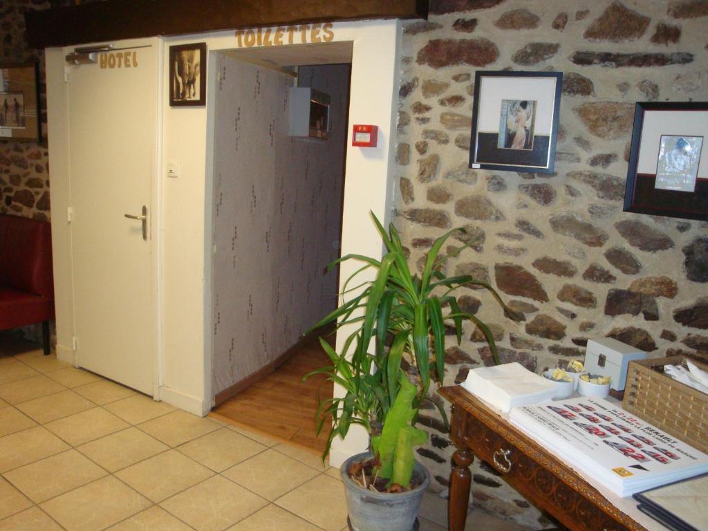 Auberge Du Chateau Châteauneuf-dʼIlle-et-Vilaine Exterior foto