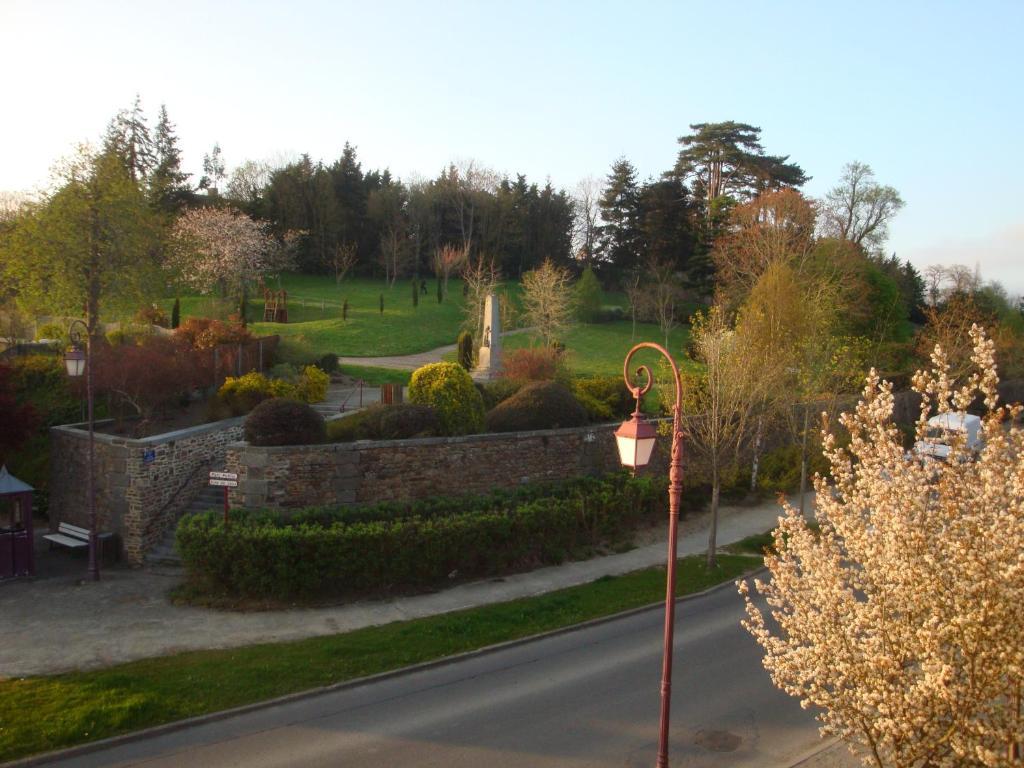 Auberge Du Chateau Châteauneuf-dʼIlle-et-Vilaine Exterior foto